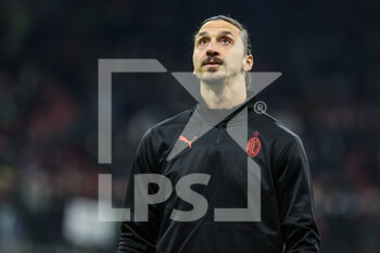 2022-04-04 - Zlatan Ibrahimovic of AC Milan looks on during the Serie A 2021/22 football match between AC Milan and Bologna FC at Giuseppe Meazza Stadium, Milan, Italy on April 04, 2022 - AC MILAN VS BOLOGNA FC - ITALIAN SERIE A - SOCCER