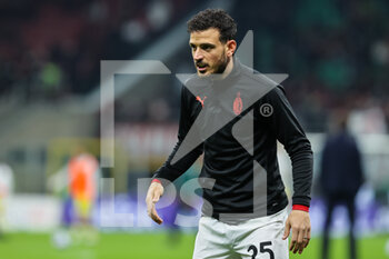 2022-04-04 - Alessando Florenzi of AC Milan warms up during the Serie A 2021/22 football match between AC Milan and Bologna FC at Giuseppe Meazza Stadium, Milan, Italy on April 04, 2022 - AC MILAN VS BOLOGNA FC - ITALIAN SERIE A - SOCCER