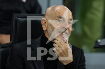 2022-04-04 - Stefano Pioli Head Coach of AC Milan in the bench during the Serie A 2021/22 football match between AC Milan and Bologna FC at Giuseppe Meazza Stadium, Milan, Italy on April 04, 2022 - AC MILAN VS BOLOGNA FC - ITALIAN SERIE A - SOCCER