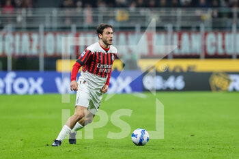 2022-04-04 - Davide Calabria of AC Milan in action during the Serie A 2021/22 football match between AC Milan and Bologna FC at Giuseppe Meazza Stadium, Milan, Italy on April 04, 2022 - AC MILAN VS BOLOGNA FC - ITALIAN SERIE A - SOCCER