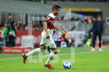2022-04-04 - Olivier Giroud of AC Milan in action during the Serie A 2021/22 football match between AC Milan and Bologna FC at Giuseppe Meazza Stadium, Milan, Italy on April 04, 2022 - AC MILAN VS BOLOGNA FC - ITALIAN SERIE A - SOCCER