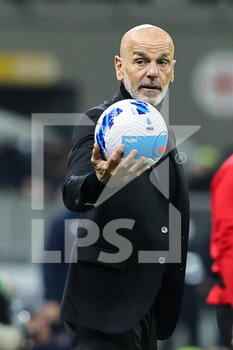 2022-04-04 - Stefano Pioli Head Coach of AC Milan during the Serie A 2021/22 football match between AC Milan and Bologna FC at Giuseppe Meazza Stadium, Milan, Italy on April 04, 2022 - AC MILAN VS BOLOGNA FC - ITALIAN SERIE A - SOCCER