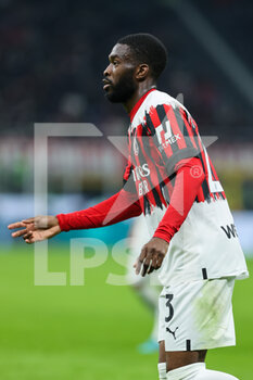 2022-04-04 - Fikayo Tomori of AC Milan with AC Milan new jersey during the Serie A 2021/22 football match between AC Milan and Bologna FC at Giuseppe Meazza Stadium, Milan, Italy on April 04, 2022 - AC MILAN VS BOLOGNA FC - ITALIAN SERIE A - SOCCER