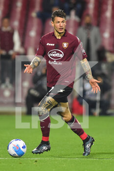 2022-04-02 - Pasquale Mazzocchi (US Salernitana 1919) in action during the Serie A 2021/22 match between US Salernitana 1919 and Torino Football Club at Arechi Stadium - US SALERNITANA VS TORINO FC - ITALIAN SERIE A - SOCCER