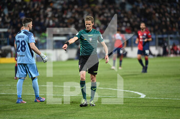 2022-04-09 - The referee with var call a foul after Pellegrini's goal - CAGLIARI CALCIO VS JUVENTUS FC - ITALIAN SERIE A - SOCCER