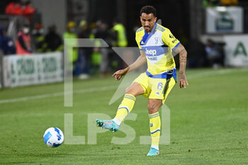 2022-04-09 - Danilo (juventus) in action - CAGLIARI CALCIO VS JUVENTUS FC - ITALIAN SERIE A - SOCCER