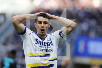 2022-04-09 - Marco Davide Faraoni Faraoni of Hellas Verona FC expresses disappointment during the Serie A 2021/22 football match between FC Internazionale and Hellas Verona FC at Giuseppe Meazza Stadium, Milan, Italy on April 09, 2022 - INTER - FC INTERNAZIONALE VS HELLAS VERONA FC - ITALIAN SERIE A - SOCCER