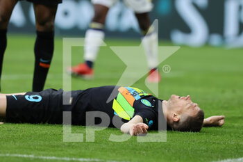 2022-04-09 - Edin Dzeko of FC Internazionale reacts during the Serie A 2021/22 football match between FC Internazionale and Hellas Verona FC at Giuseppe Meazza Stadium, Milan, Italy on April 09, 2022 - INTER - FC INTERNAZIONALE VS HELLAS VERONA FC - ITALIAN SERIE A - SOCCER