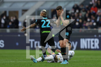 2022-04-09 - Robin Gosens of FC Internazionale reacts during the Serie A 2021/22 football match between FC Internazionale and Hellas Verona FC at Giuseppe Meazza Stadium, Milan, Italy on April 09, 2022 - INTER - FC INTERNAZIONALE VS HELLAS VERONA FC - ITALIAN SERIE A - SOCCER