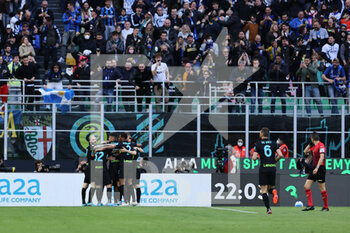 2022-04-09 - Nicolò Barella of FC Internazionale celebrates with his team mates after scoring a goal during the Serie A 2021/22 football match between FC Internazionale and Hellas Verona FC at Giuseppe Meazza Stadium, Milan, Italy on April 09, 2022 - INTER - FC INTERNAZIONALE VS HELLAS VERONA FC - ITALIAN SERIE A - SOCCER