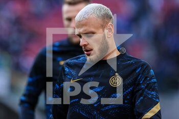 2022-04-09 - Federico Dimarco of FC Internazionale warms up during the Serie A 2021/22 football match between FC Internazionale and Hellas Verona FC at Giuseppe Meazza Stadium, Milan, Italy on April 09, 2022 - INTER - FC INTERNAZIONALE VS HELLAS VERONA FC - ITALIAN SERIE A - SOCCER