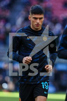 2022-04-09 - Joaquin Correa of FC Internazionale warms up during the Serie A 2021/22 football match between FC Internazionale and Hellas Verona FC at Giuseppe Meazza Stadium, Milan, Italy on April 09, 2022 - INTER - FC INTERNAZIONALE VS HELLAS VERONA FC - ITALIAN SERIE A - SOCCER
