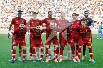 2022-04-10 - AS Roma team during the  Italian Football Championship League A 2021/2022 match between AS Roma vs US Salernitana at the Olimpic Stadium in Rome  on 10 April 2022. - AS ROMA VS US SALERNITANA - ITALIAN SERIE A - SOCCER