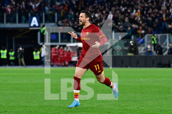 2022-04-10 - Carle Perez (AS Roma) celebrates after scoring the goal 1-1 during the  Italian Football Championship League A 2021/2022 match between AS Roma vs US Salernitana at the Olimpic Stadium in Rome  on 10 April 2022. - AS ROMA VS US SALERNITANA - ITALIAN SERIE A - SOCCER