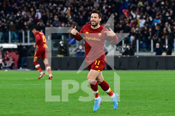 2022-04-10 - Carle Perez (AS Roma)celebrates after scoring the goal 1-1 during the  Italian Football Championship League A 2021/2022 match between AS Roma vs US Salernitana at the Olimpic Stadium in Rome  on 10 April 2022. - AS ROMA VS US SALERNITANA - ITALIAN SERIE A - SOCCER