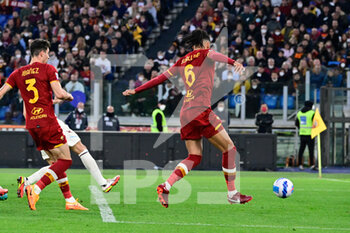 2022-04-10 - Chris Smalling (AS Roma) goal 2-1 during the  Italian Football Championship League A 2021/2022 match between AS Roma vs US Salernitana at the Olimpic Stadium in Rome  on 10 April 2022. - AS ROMA VS US SALERNITANA - ITALIAN SERIE A - SOCCER
