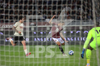 2022-04-10 - Samuele Ricci (Torino FC) shots on goal - TORINO FC VS AC MILAN - ITALIAN SERIE A - SOCCER