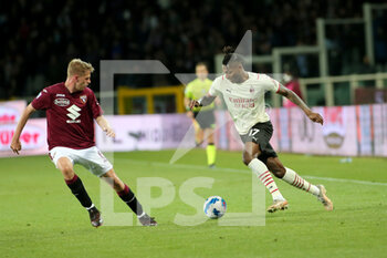2022-04-10 - David Zima (Torino FC) vs Raphael Leao (AC Milan) - TORINO FC VS AC MILAN - ITALIAN SERIE A - SOCCER