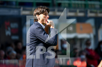 2022-04-10 - Udinese's Head Coach Gabriele Cioffi gestures - VENEZIA FC VS UDINESE CALCIO - ITALIAN SERIE A - SOCCER