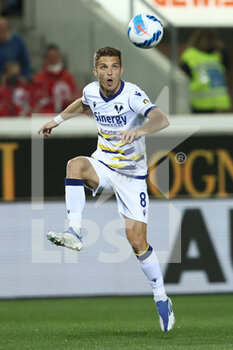 2022-04-18 - Darko Lazovic (Hellas Verona FC) in action - ATALANTA BC VS HELLAS VERONA FC - ITALIAN SERIE A - SOCCER