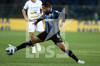 2022-04-18 - Luis Muriel (Atalanta BC) in action - ATALANTA BC VS HELLAS VERONA FC - ITALIAN SERIE A - SOCCER