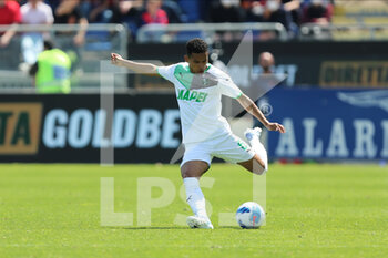 2022-04-16 - Rogerio of US SASSUOLO in action during the Serie A match between Cagliari Calcio and US Sassuolo at Unipol Domus on April 16, 2022 in Cagliari, Italy. - CAGLIARI CALCIO VS US SASSUOLO - ITALIAN SERIE A - SOCCER