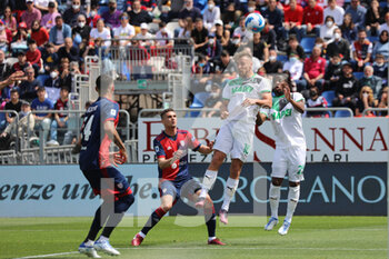 2022-04-16 - Davide Frattesi of US SASSUOLO in action during the Serie A match between Cagliari Calcio and US Sassuolo at Unipol Domus on April 16, 2022 in Cagliari, Italy. - CAGLIARI CALCIO VS US SASSUOLO - ITALIAN SERIE A - SOCCER