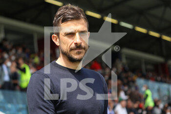 2022-04-16 - Alessio Dionisi head coach of US SASSUOLO looks on during the Serie A match between Cagliari Calcio and US Sassuolo at Sardegna Arena on April 16, 2022 in Cagliari, Italy. - CAGLIARI CALCIO VS US SASSUOLO - ITALIAN SERIE A - SOCCER