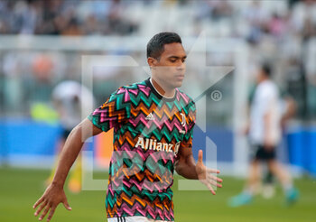 2022-04-16 - Alex Sandro of Juventus Fc during the Italian Serie A football match between Juventus FC and Bologna on April 16, 2022 at Allianz Stadium in Turin, Italy - JUVENTUS FC VS BOLOGNA FC - ITALIAN SERIE A - SOCCER