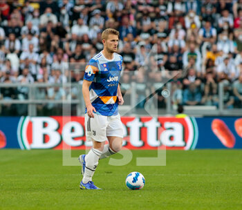 2022-04-16 - Matthijs De Light of Juventus Fc during the Italian Serie A football match between Juventus FC and Bologna on April 16, 2022 at Allianz Stadium in Turin, Italy - JUVENTUS FC VS BOLOGNA FC - ITALIAN SERIE A - SOCCER