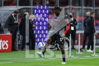 2022-04-15 - Rafael Leao of AC Milan warms up during the Serie A 2021/22 football match between AC Milan and Genoa CFC at Giuseppe Meazza Stadium, Milan, Italy on April 15, 2022 - AC MILAN VS GENOA CFC - ITALIAN SERIE A - SOCCER