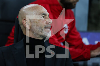 2022-04-15 - Stefano Pioli Head Coach of AC Milan looks on during the Serie A 2021/22 football match between AC Milan and Genoa CFC at Giuseppe Meazza Stadium, Milan, Italy on April 15, 2022 - AC MILAN VS GENOA CFC - ITALIAN SERIE A - SOCCER