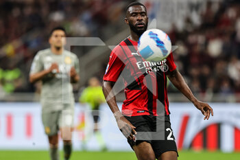 2022-04-15 - Fikayo Tomori of AC Milan in action during the Serie A 2021/22 football match between AC Milan and Genoa CFC at Giuseppe Meazza Stadium, Milan, Italy on April 15, 2022 - AC MILAN VS GENOA CFC - ITALIAN SERIE A - SOCCER