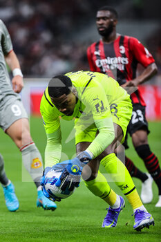 2022-04-15 - Mike Maignan of AC Milan in action during the Serie A 2021/22 football match between AC Milan and Genoa CFC at Giuseppe Meazza Stadium, Milan, Italy on April 15, 2022 - AC MILAN VS GENOA CFC - ITALIAN SERIE A - SOCCER