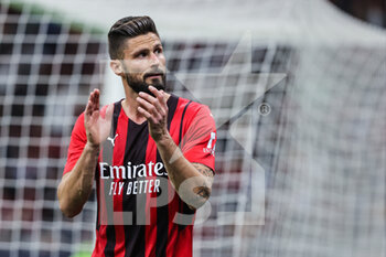 2022-04-15 - Olivier Giroud of AC Milan greets the fans during the Serie A 2021/22 football match between AC Milan and Genoa CFC at Giuseppe Meazza Stadium, Milan, Italy on April 15, 2022 - AC MILAN VS GENOA CFC - ITALIAN SERIE A - SOCCER