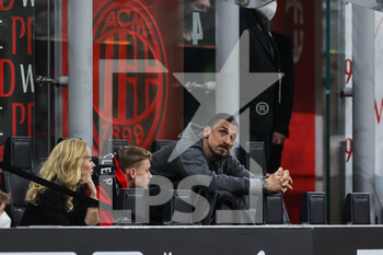 2022-04-15 - Zlatan Ibrahimovic of AC Milan looks on during the Serie A 2021/22 football match between AC Milan and Genoa CFC at Giuseppe Meazza Stadium, Milan, Italy on April 15, 2022 - AC MILAN VS GENOA CFC - ITALIAN SERIE A - SOCCER