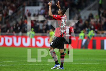 2022-04-15 - Junior Messias of AC Milan celebrates the victory at the end of the match during the Serie A 2021/22 football match between AC Milan and Genoa CFC at Giuseppe Meazza Stadium, Milan, Italy on April 15, 2022 - AC MILAN VS GENOA CFC - ITALIAN SERIE A - SOCCER