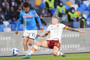 2022-04-18 - Hirving Lozano ( SSC Napoli) and Nicola Zalewski ( AS Roma) They compete for the ball during the Serie A 2021/22 match between SSC Napoli  and AS Roma at Diego Armando Maradona Stadium - SSC NAPOLI VS AS ROMA - ITALIAN SERIE A - SOCCER