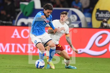 2022-04-18 - Nicola Zalewski ( AS Roma) and Eljif Elmas (SSC Napoli) They compete for the ball during the Serie A 2021/22 match between SSC Napoli  and AS Roma at Diego Armando Maradona Stadium - SSC NAPOLI VS AS ROMA - ITALIAN SERIE A - SOCCER