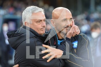 2022-04-18 - Luciano Spalletti Coack(SSC Napoli) and Jose Mourinho Coach ( AS. Roma)  say hello at the start of the mach during the Serie A 2021/22 match between SSC Napoli  and AS Roma at Diego Armando Maradona Stadium - SSC NAPOLI VS AS ROMA - ITALIAN SERIE A - SOCCER
