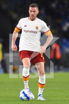 2022-04-18 - Carles Pérez ( AS. Roma) in action during the Serie A 2021/22 match between SSC Napoli  and AS Roma at Diego Armando Maradona Stadium - SSC NAPOLI VS AS ROMA - ITALIAN SERIE A - SOCCER