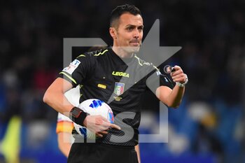 2022-04-18 - the mach director Marco Di Bello during the Serie A 2021/22 match between SSC Napoli  and AS Roma at Diego Armando Maradona Stadium - SSC NAPOLI VS AS ROMA - ITALIAN SERIE A - SOCCER