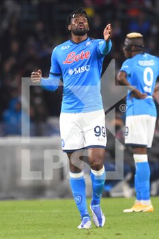 2022-04-18 - Frank Anguissa (SSC Napoli) gesticulates during the Serie A 2021/22 match between SSC Napoli  and AS Roma at Diego Armando Maradona Stadium - SSC NAPOLI VS AS ROMA - ITALIAN SERIE A - SOCCER