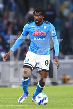 2022-04-18 - Frank Anguissa (SSC Napoli) in action during the Serie A 2021/22 match between SSC Napoli  and AS Roma at Diego Armando Maradona Stadium - SSC NAPOLI VS AS ROMA - ITALIAN SERIE A - SOCCER