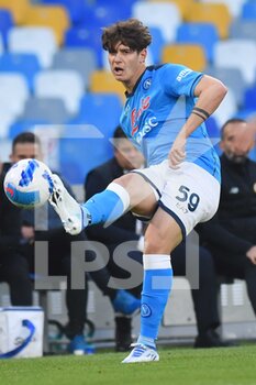 2022-04-18 - Alessandro Zanoli (SSC Napoli) in action during the Serie A 2021/22 match between SSC Napoli  and AS Roma at Diego Armando Maradona Stadium - SSC NAPOLI VS AS ROMA - ITALIAN SERIE A - SOCCER