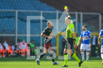 2022-04-16 - The Referee of the match Paolo Valeri to Roma 2 Yellow card for Franck Henry Pierre Ribery (Salernitana) - UC SAMPDORIA VS US SALERNITANA - ITALIAN SERIE A - SOCCER