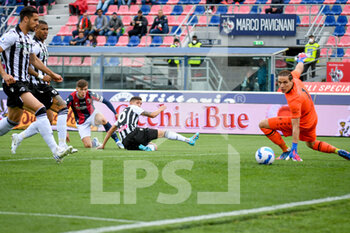 2022-04-24 - Bologna's Aaron Hickey scores a goal 1-0 - BOLOGNA FC VS UDINESE CALCIO - ITALIAN SERIE A - SOCCER
