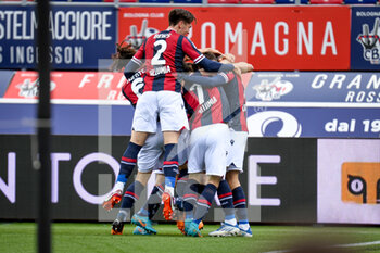 2022-04-24 - Bologna's Aaron Hickey celebrates after scoring a goal 1-0 with teammates - BOLOGNA FC VS UDINESE CALCIO - ITALIAN SERIE A - SOCCER