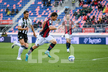 2022-04-24 - Bologna's Riccardo Orsolini In action against Udinese's Pablo Mari' - BOLOGNA FC VS UDINESE CALCIO - ITALIAN SERIE A - SOCCER
