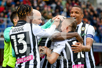 2022-04-24 - Udinese players happiness celebrating - BOLOGNA FC VS UDINESE CALCIO - ITALIAN SERIE A - SOCCER